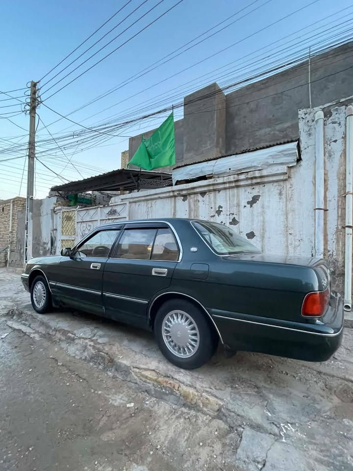 الفخامه اليابانية 

السلام عليكم 
‏ تويوتا أرنب 
مديل 1996 من النوادر
رقم بغداد
غرفته جديده بلاديه 
عضمه جديده
نصبه  حلوه
تحوير شركة  الغسق يسره بلاد
 الخزان حجم كبير  
تخم تاير
كير مكينه كفاله  عامه 
السياره مصبوغه جماليه
مكفوله من العيب الشرعي والكصه ونقل الجثه مكفوله
السعر 58 وبيه مجال
***********
