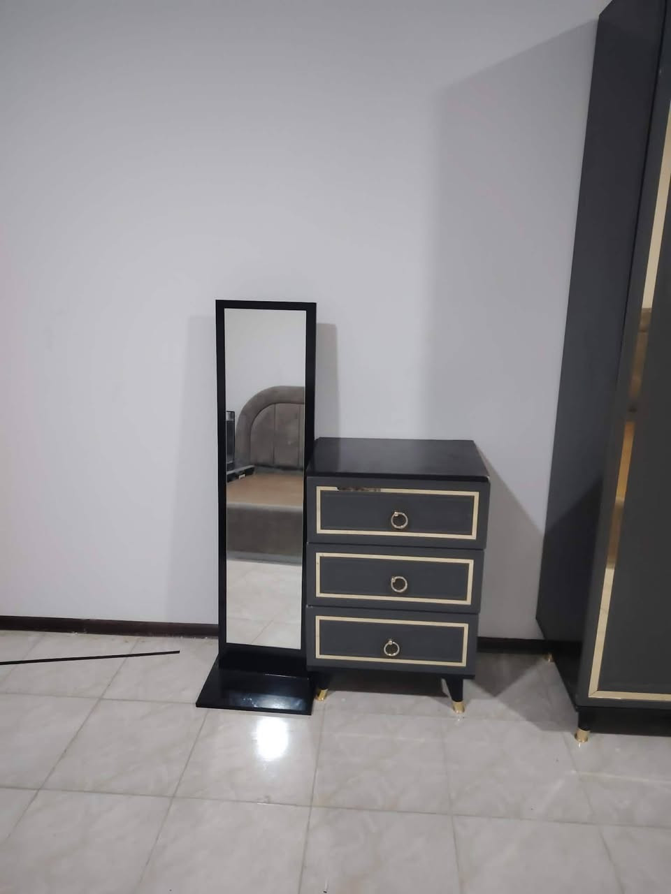 خدمة نقل، فتح، وشد الأثاث والمطابخ بأيدي أمهر الفنيين في بغداد 🛠️✨
​ناوي تنقل لبيت جديد؟ عندك كاونتر أو غرف نوم وتريد تفكها وتشدها بكل احترافية بدون أي أضرار؟
شركة أوسكار توفر لك كادر متخصص وجاهز لخدمتك في جميع مناطق بغداد!
​خدماتنا تشمل:
​فتح وشد ونقل غرف النوم (التركية والعادية) بدقة عالية.
​تفصيل، فتح، وشد مطابخ الألمنيوم ومطابخ الـ MDF.
​تعديل وصيانة الكاونترات والأثاث حسب قياسات بيتك الجديد.
​التزام بالمواعيد وسرعة بالإنجاز مع المحافظة التامة على نظافة وسلامة الأثاث.
​📞 للحجز والاستفسار أو معرفة الأسعار، يرجى مراسلة صفحة أو الاتصال على الأرقام التالية:
[***********]
أو مراسلة الواتساب مباشرة: 
​أوسكار.. راحتك وأمان أثاثك هي غايتنا.

