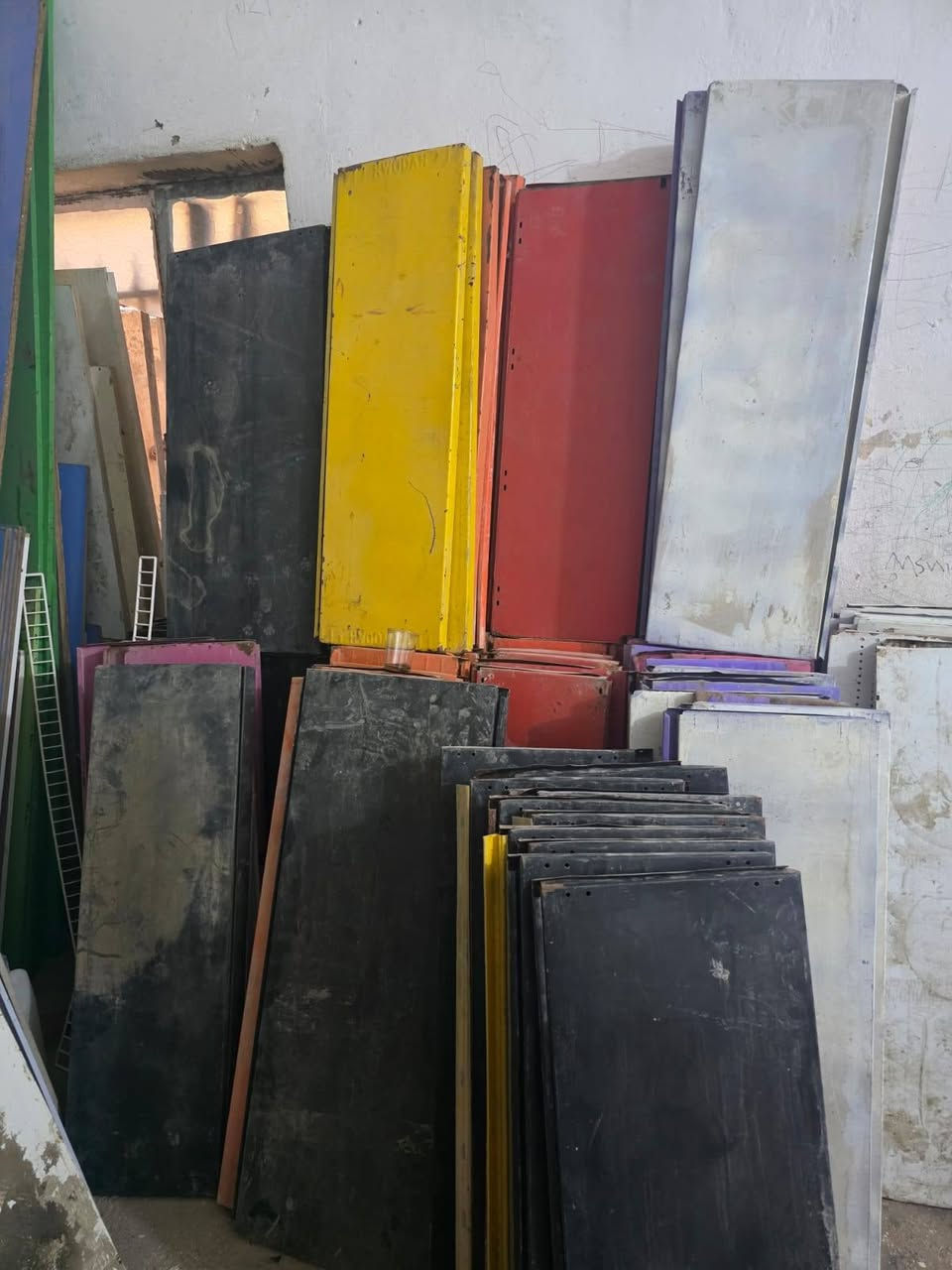 للبيع رفوف محلات ميسان العمارة للاتصال على الرقم *********** عمارة, ميسان
