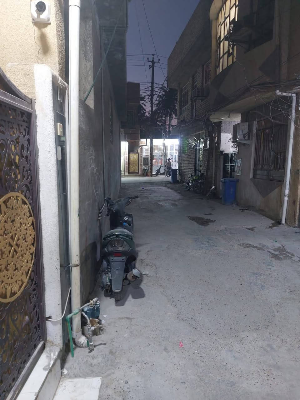 دار للبيع المساحة 55 متر بناء حديث زراعي سند 25 كريعات طابقين عرض الفرع 4 متر مقابل مولدة منذر قريب على الشارع العام للاستفسار *********** واتساب
