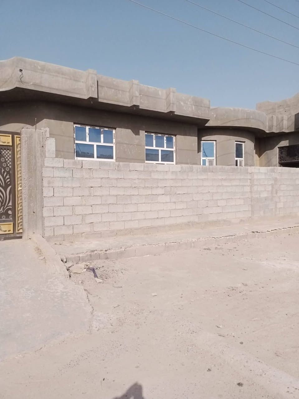 السلام عليكم
بيت للبيع في عامريه الصمود مساحه البيت ٢٥٠م ومساحه البناء ١٤٥م جنس الارض طابو صرف والقطعه ركن. ويتكون البيت من
غرفه واحده ٤×٥
ومطبخ حار بارد
وصاله
وصحيات
وديوانيه
ومناور
علما ان البيت مسحوب عليه قرض عن طريق مصرف عقار
سعر البيت ٤٥ مليون وبي مجال
وللاستفسار أكثر الاتصال على الرقم
***********
