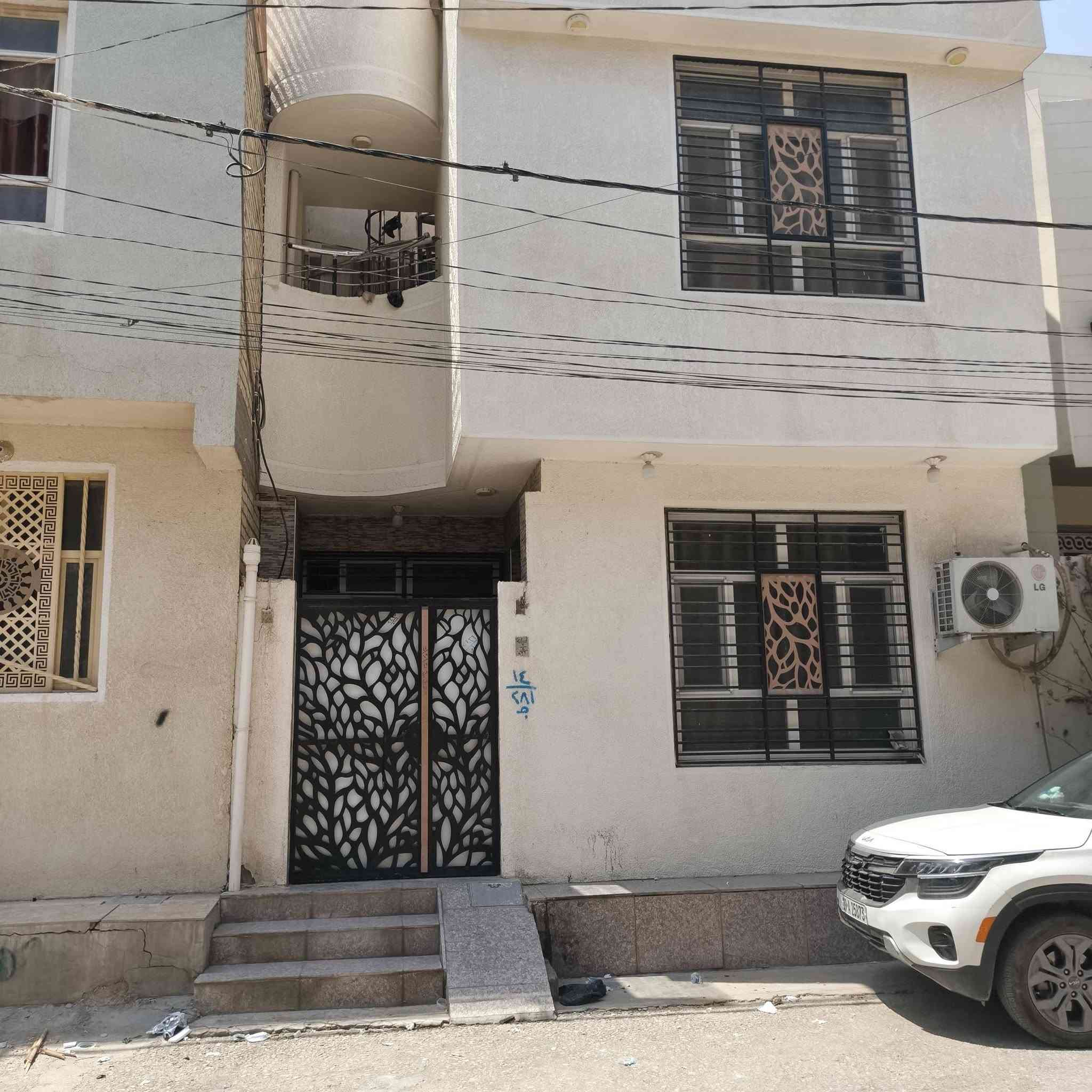 بيت للبيع المساحه ٥٠ متر
طابق ونص حي السندباد قرب مدينة العاب السندباد ويحتوي على اثاث السعر ١٥٥ 

الاستفسار ***********
