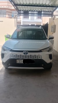 كورلا كروس ياباني ساز موديل 2025 داخل احمر رقم بغداد   07710097057