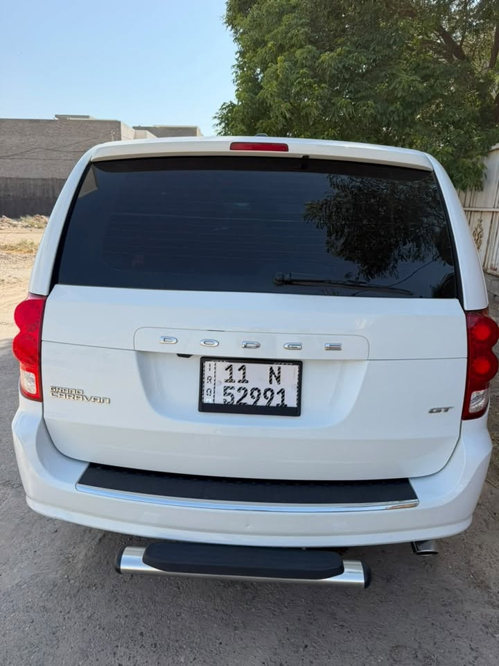 السلام عليكم للبيع دوج كرفان 
موديل 2020  GT
فول مواصفات 
كراسي جلد + تدفئة 
ستيرن تدفئة
كراسي بلع 
ارضيات روزلاين 
بيبان كهرباء 
جمام كهرباء حته المقعد ال3 كهرباء 
جنطه كهرباء
فرس وسطي 
ثلاث شاشات سقف السياره وضع شركة اي نقص مابيها 
دبل هورن 
دبل مروحة
هوك خلفيه + دوسة نيكل اصلي 
السياره ماشيه 125 الف Km
حادث السياره تقرير مقدمة السياره فقط جهة الجاملغ السايق 
موقع السياره بغداد 
السعر 18500$ 
مجال كلش بسيط
☎️***********
   ***********
