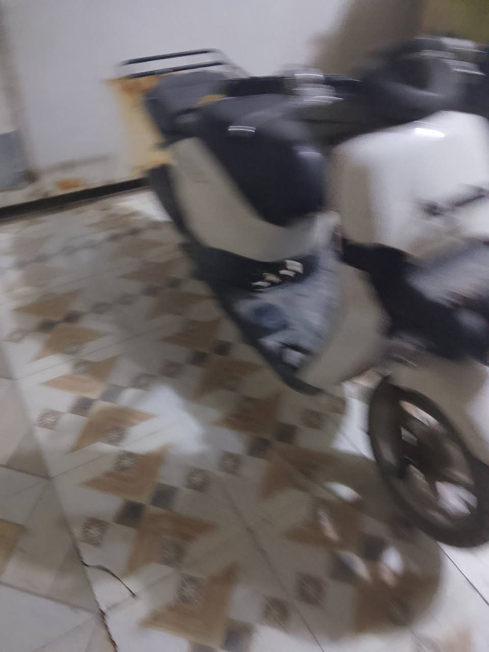 ا سلام عليكم دراجه للبيع ما مفتوحه محرك كهربائيات كله شغالات نوزل فقط كفر شوي مكسور كدام سعرها 400 مكاني كربلاء الاستفسار على رقم التالي ***********
