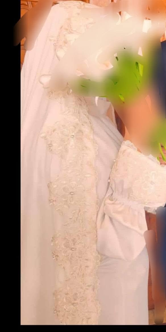 ثوب وعباء العقد القران ما ملبوس هواي مستخدام قليل  توصل العنوان ديوانية دغارة
***********
