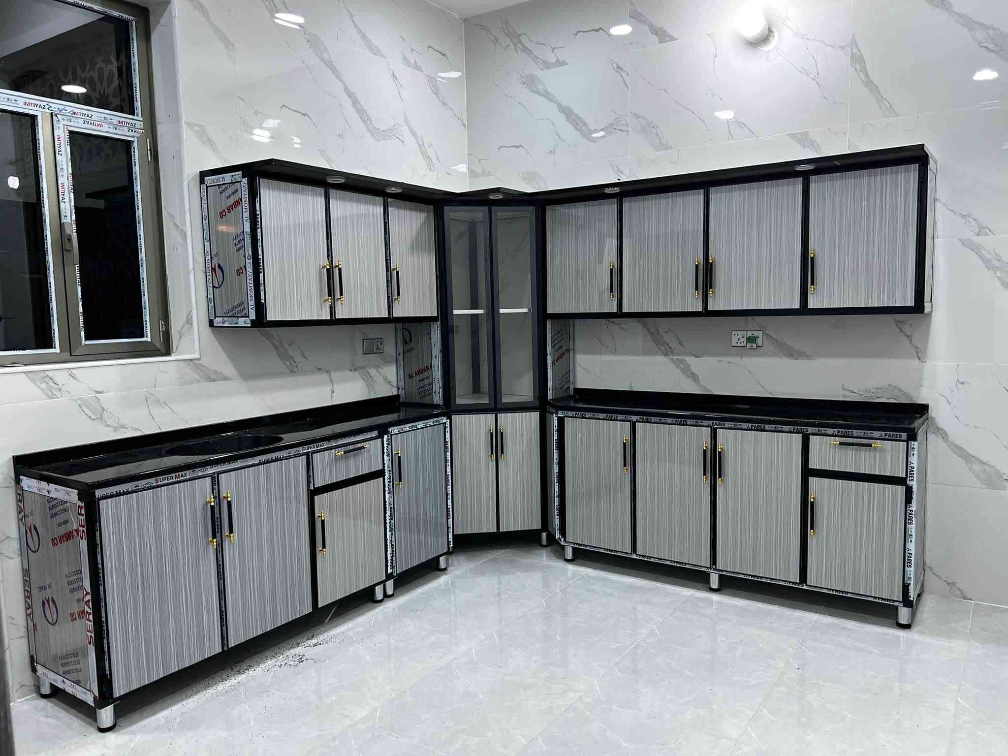 كونترات. حطاطه جديد سعر المتر 100 الف.  
سعر الكونتر المترين ونص مع ملحق مع سنك مع مرمر 550. 
كونتر مترين مع ملحق مع سنك متر ونص مع مرمر 450 الف. 
كونتر ثلاث متر مع ملحق مع سنك متر ونص. 650 الف 
سنك متر ونص مرمر. سعر 150 الف.  
شرط حطاطه.  عنوان. الرمادي تأميم. 
قريبااا جددا   افتتاح معرض اثاث في  مدينه راوه الحبيبه 
باقي الكونترات كل كونتر له سعر 
تواصل.  ***********.

