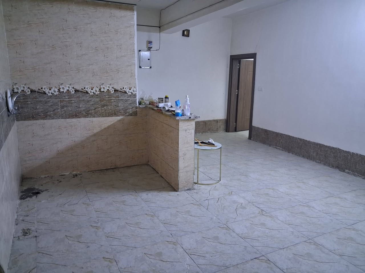 🏠 #للايجـٰآر__في__السيـديـه
شقه طابق ثاني
#تصلح ان تكون #سكن_موظفين_اومكتب_اوشركه
تحتوي على غرفتين وصاله ومطبخ وخدمات وبلكونه
#الموقع على شارع العام حله بغداد 
📱_______________  ☎️ 
للاستفسار #مكتب_المختار_للوساطه_العقاريه
اتصال +واتساب 📞 📱 
***********

