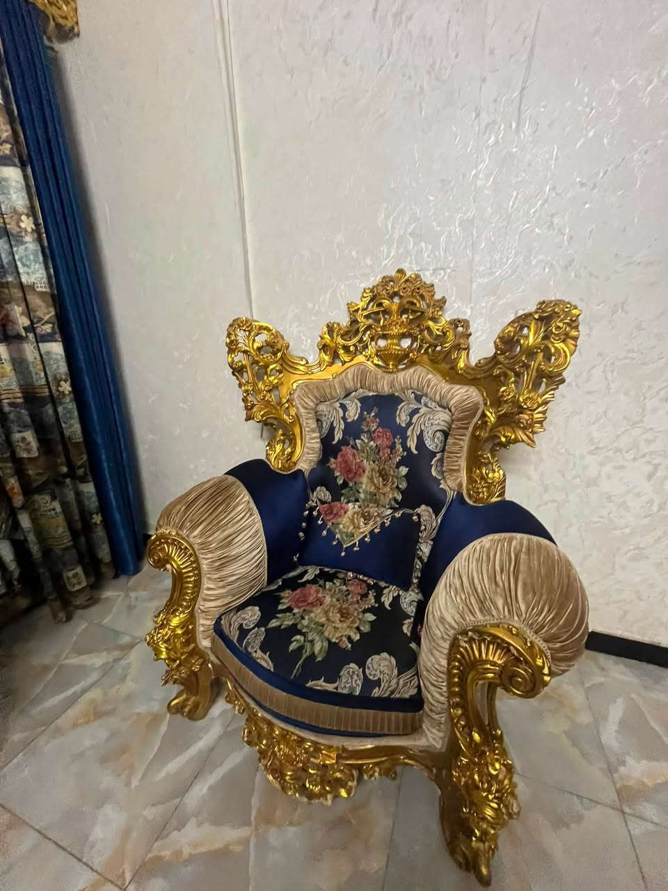 ᷂سـلام،؏ـلـيـكـم🩵•. من رخصت الادمن تخم 𝟑. قطع قطعه كبيره وقطع ثنين كراسي النوع دمياط ملكي مصري نضافه100/100 اي كسر اي شي مابي قماشه نضيفف الي يريده يتفضل خاص واتساب ***********
