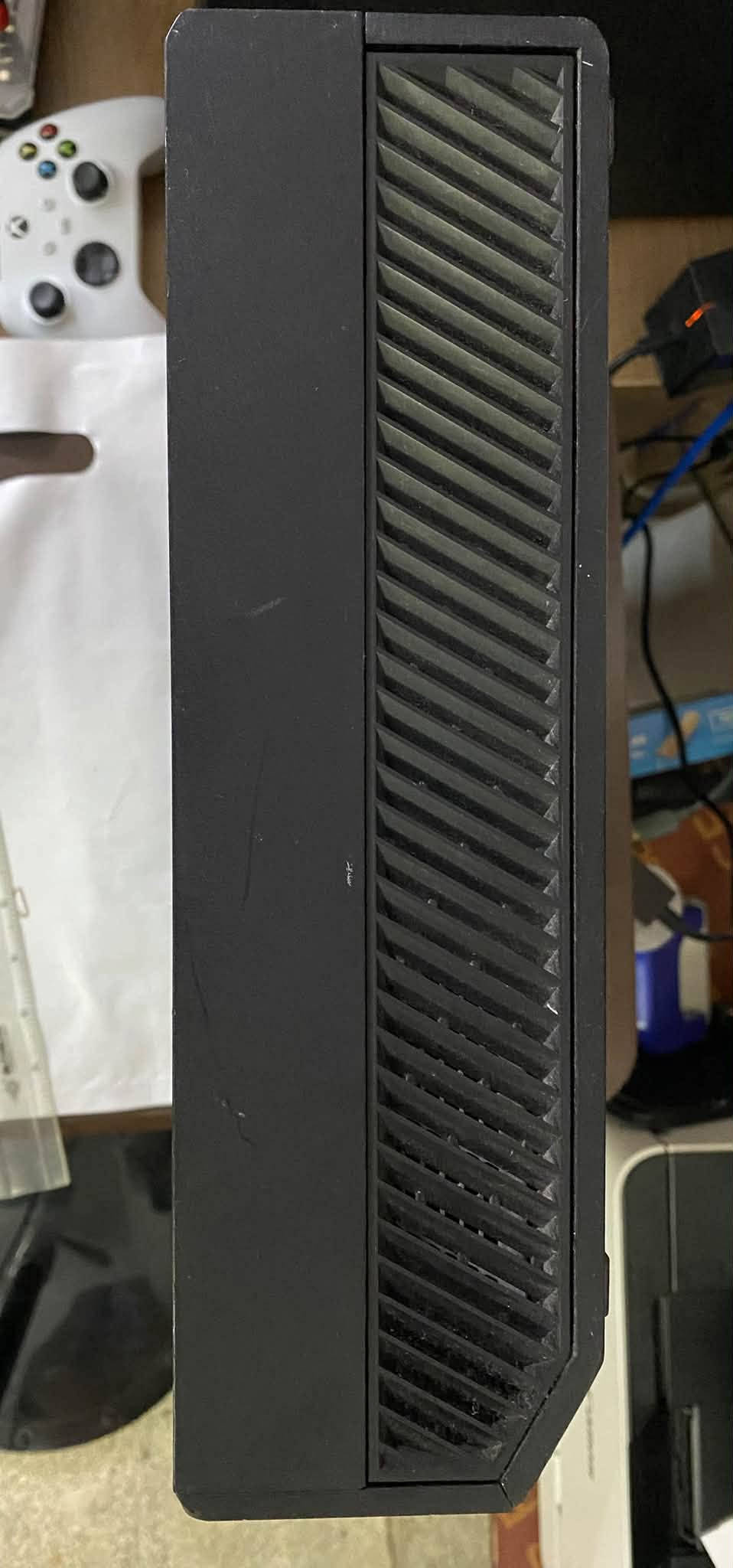 السلام عليكم 
Xbox one للبيع
نضافة الجهاز 95%
مساحة التخزين 512GB

ملحقات الجهاز : 
- يدة تجارية لون ابيض 
- محولة الكهرب
- كيبل HDMI 

السعر : 115,000 وبيه مجال للشراي

العنوان : الموصل ويوجد توصيل

للتواصل : *********** واتساب
