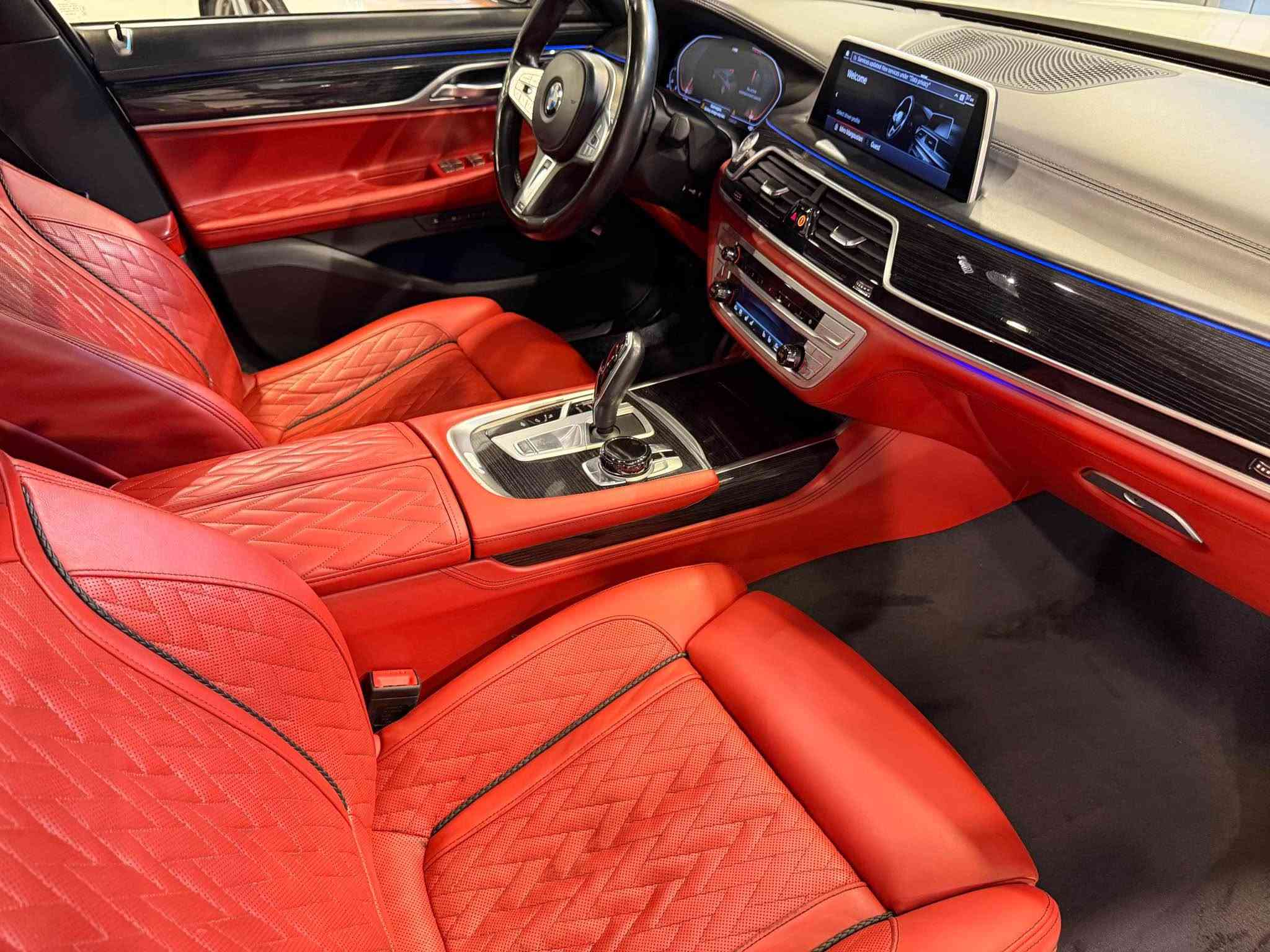 BMW 740M LI
2022 individual فول فول 
لايتات زينون ليد متحرك 
حساس امامي خلفي جانبي 
رادار امامي جانبي 
بانوراما
 سقف روزرايز  
سقف شاموا 
داخل احمر بيلاد اندفيجول 
كشنات تبريد تدفئة 
تشغيل عن بعد 
بردات جانبي خلفي
هيكل بيلاد M 
باب طويل 
ابواب و صندوق شفط 
سيارة غنية عن تعريف يعني فول فول 
سيارة ٢ قطعة جانبي صبغ بدون ارباك 
خلف و بجم كبس 
مكان سيارة اربيل 
٣٦٥$
*********** وتس اب
*********** أربيل, العراق
