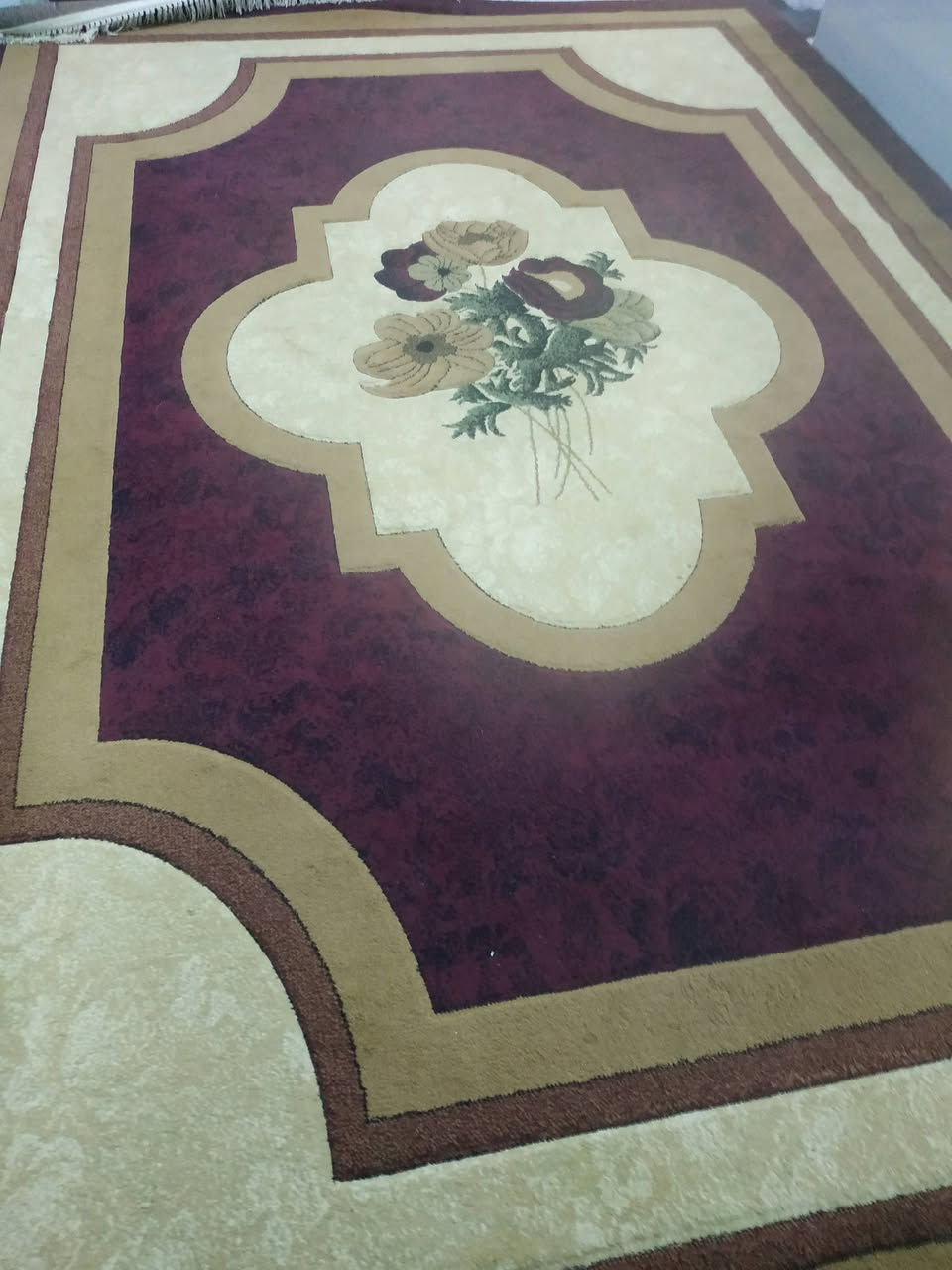 زوالي للبيع نظيفات نوعية تركي درجة اولى
الخضره قياس 3x4 سعرها ٢٠٠
الماروني 2.50x3 سعرها ١٥٠ 
للتواصل على الرقم ***********
