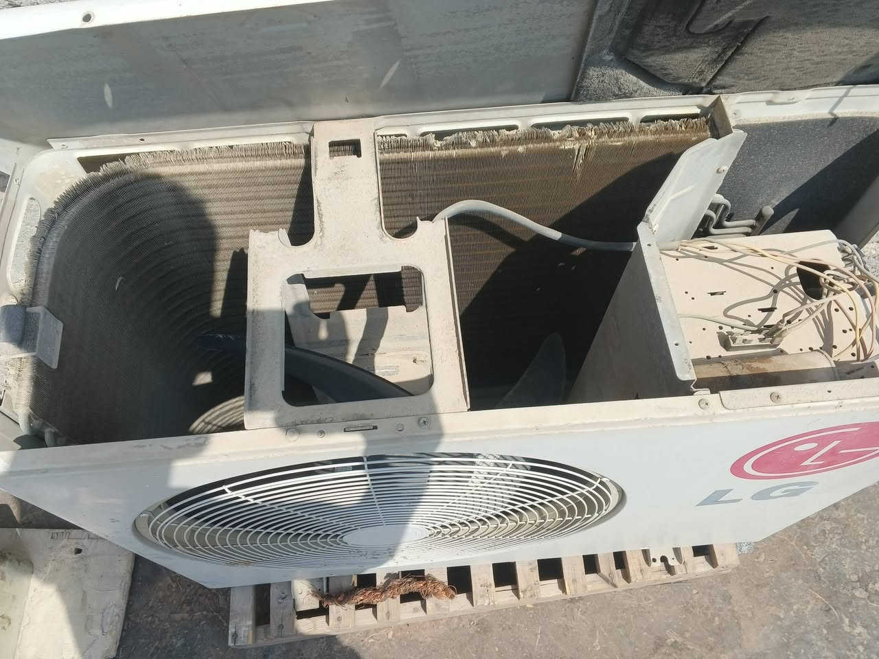 خارجيه ال جي نضيفه وتبريد ثلاجه كفيلكم الله ليكت الداخليه وضلت هيه (طنين )(محوره كمبريسر مكيف هم طنين شغاله افحص وين متريد ) مكاني فجه العرب ابو الخصيب *********** رايدها 200 ما بيها مجال لان حيل نضيفه وتترحملي والله
