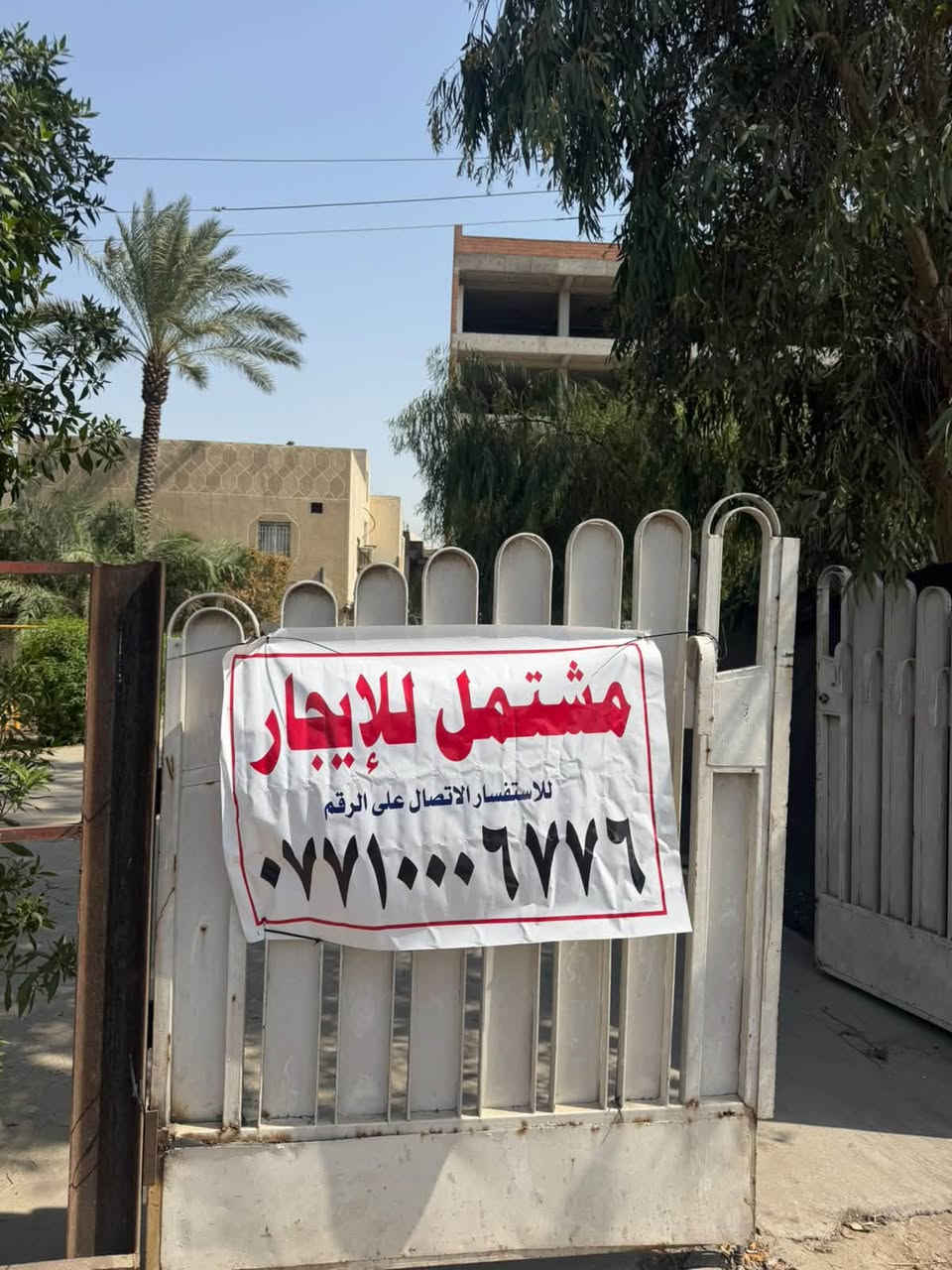 مشتمل طابق ارضي
غرفة كبيرة/ العرض 6 الطول 6
غرفة صفيرة 3 العرض الطول 6
هول 5العرض الطول 6
طبخ
حمام تواليت
حي القاهرة على الشارع العام مجاور حلويات عدنان
ومنفذ السوداني
عائله صغيرة حصراً
***********
