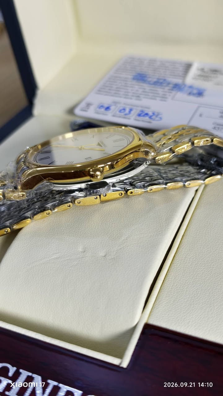 Longines Lyre quartz 
ساعة لونجين لاير سويسري أصلي أصلي أصلي 
#كوارتز بطارية 
جديد غير مستعمل 
كامل ملحقات 
قطر 39.5
ارقام روماني 
#سعر 595 دولار 
***********
يوجد خدمة التوصيل
