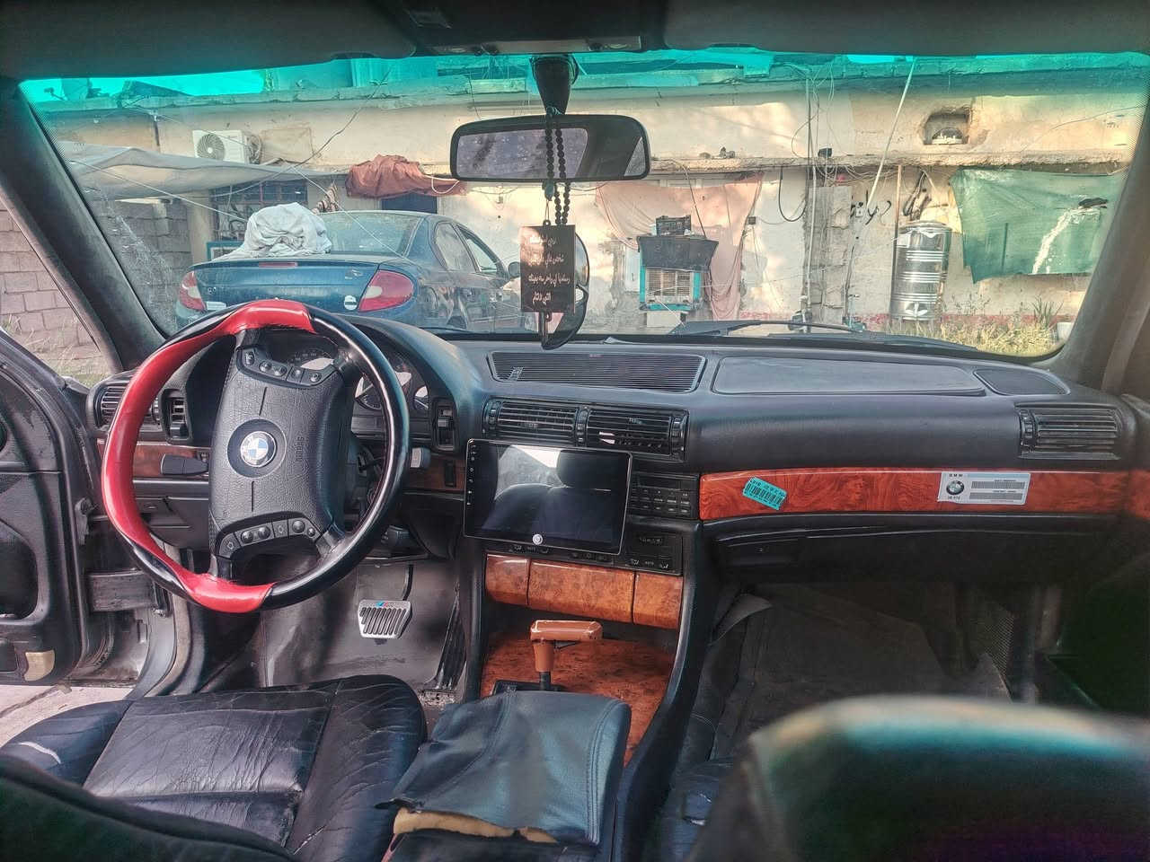 سلام عليكم
BMW 730

اصل سنويه وبليته
8سلندر
 موديل 1994

سلايد /دبل جكمجه/كشن كهربائي/

دبل ارباك

تبريد شغال ثلج كهربائيات كلها بلاد

راديتر جديد بنكه وكلج جديد 

تخم لايت ابو صليب جديد

منضومة غاز تانكي 60 لتر 

بيها كوبون غاز وبانزين

باتري اليوم شديته اصلي 

تخم تاير اخو الجديد

كشرها حلو  البنيد والجاملغ السكن بي طخه باقي على وضعها ما مصلح  

ابيعها ((گير گايم))وينقص من سعرها 

للعلم السياره تمشي  

السياره تريد فرت ايد

 طالب عليها 55 ورقه وبيها مجال 

تواصل ***********
