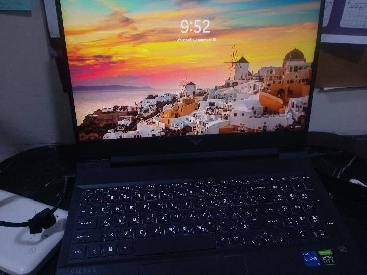 Hp victus 16d1000ne
Core i5-12500H
12 نواة و16 مسار 

Hard : 1 TB SSD PCIe® Gen 4.0 x4 NVMe™ TLC M.2 Solid-State Drive

Memory options : 8G DDR5 4800MHz RAM
علما ان هناك. مدخلين للرام

Graphics (integrated) : Intel Iris® Xe Graphics (كرت الشاشة الداخلي )

NVIDIA® GeForce® RTX 3050 4 GB GDDR6 Graphics Card     (كرت الشاشة الداخلي )

40.9 cm (16.1 in) diagonal, FHD (1920 x 1080), WLED, antiglare, Flicker Free, UWVA, eDP, narrow bezel, 144 Hz, 250 nits, 45% NTSC

السعر:850
