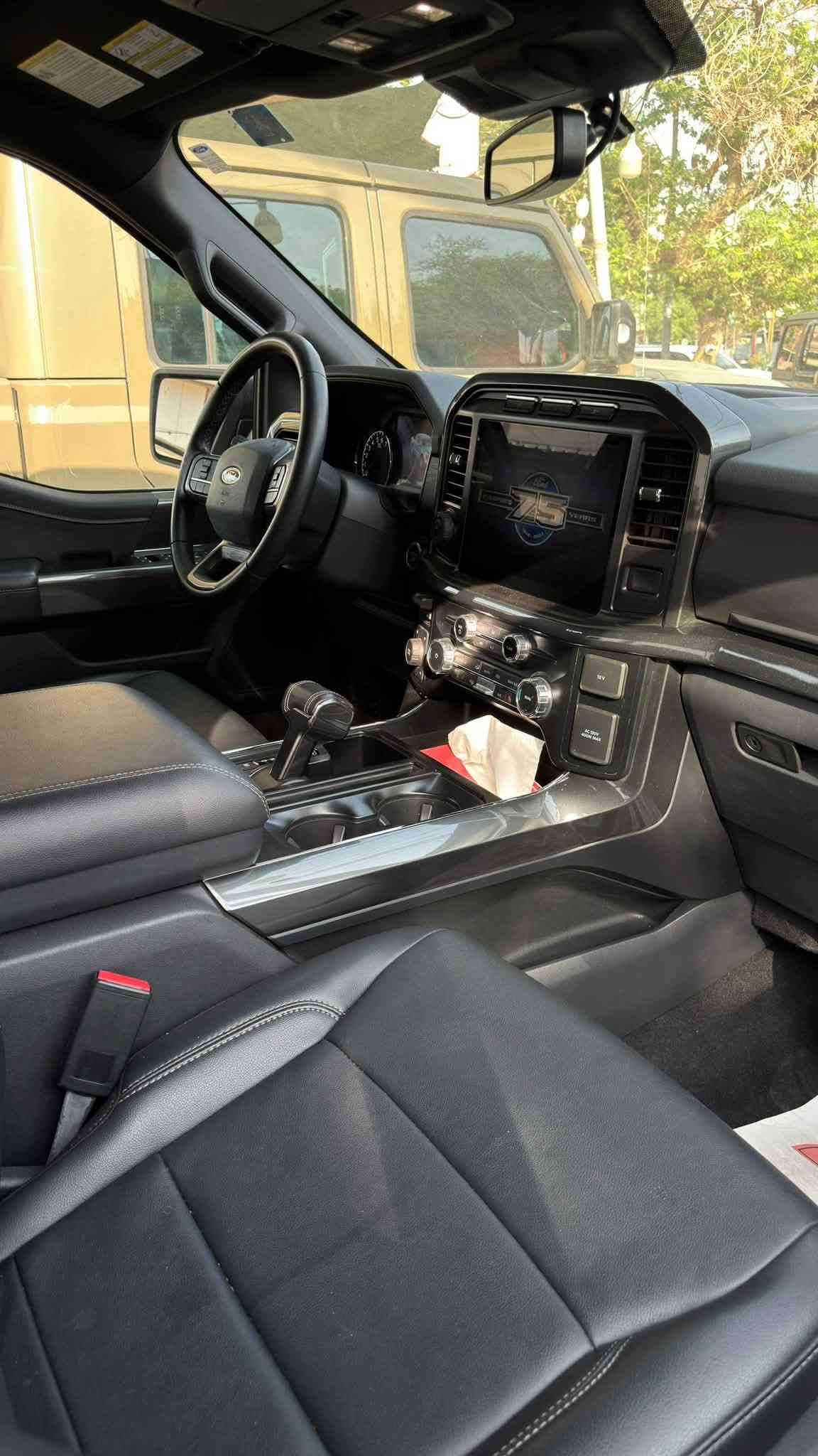 السلام عليكم
F150
xlt
موديل2023
سيارة كلين جديدة تحويل مباشر بأسمي 
الممشى 32000 كيلو 
عنواني بغداد الجادرية 
السعر 36000$ 
اي استفسار ***********
