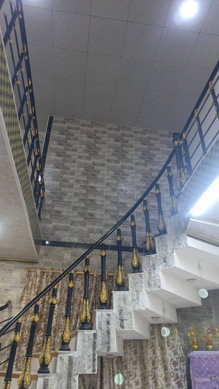 بيت للبيع مساحته 200متر طابقين
العنوان مقابل ملحق قريه الغدير طابو زراعي سند 25قرار محكمه 

للاستفسار الاتصال على الرقم التالي أو مراسله واتساب ***********
