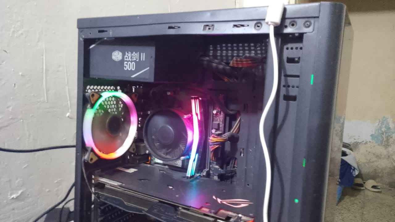 Processor: Intel(R) Core(TM) i5-9400F CPU @ 2.90GHz (2.90 GHz)
​Installed RAM: 8.00 GB (Speed: 2666 MHz)
​Graphics Card: Radeon (TM) RX 480 Graphics (8 GB)
​Storage:
​477 GB SSD SK hynix BC711 HFM512GD3JX013N
​112 GB SSD KINGSTON SA400S37 120GB
وياها ماوس وكيبورد وشاشة سامسونك ٢٤ ٦٠ هرتز 
السعر ٥٠٠ الف وبيها مجالمكةني بغداد الجديدة هاتف *********** بغداد, العراق
