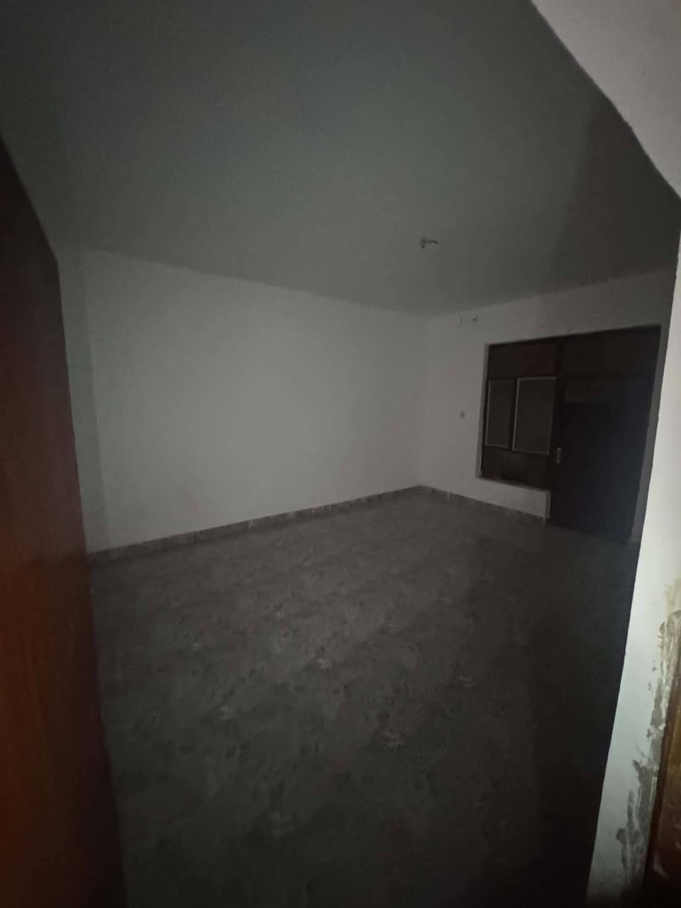سلام عليكم
مشتمل 125 متر للايجار 🛑
المشتمل مرمم حديثاً طابق واحد
يتكون من ( كراج جبير - مطبخ - صالة - هول - غرفه وحدة - صحيات غربي حديث )  
عنوانه الشهداء / قرب مدرسه الاعظميه للاستفسار تواصل واتساب اواتصال/ ***********
