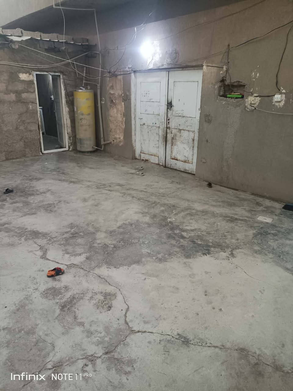 بيت للبيع مساحه 200متر سعر 20مليون بي مجال للشراي عنوان خلف مستشفى النصر ***********
