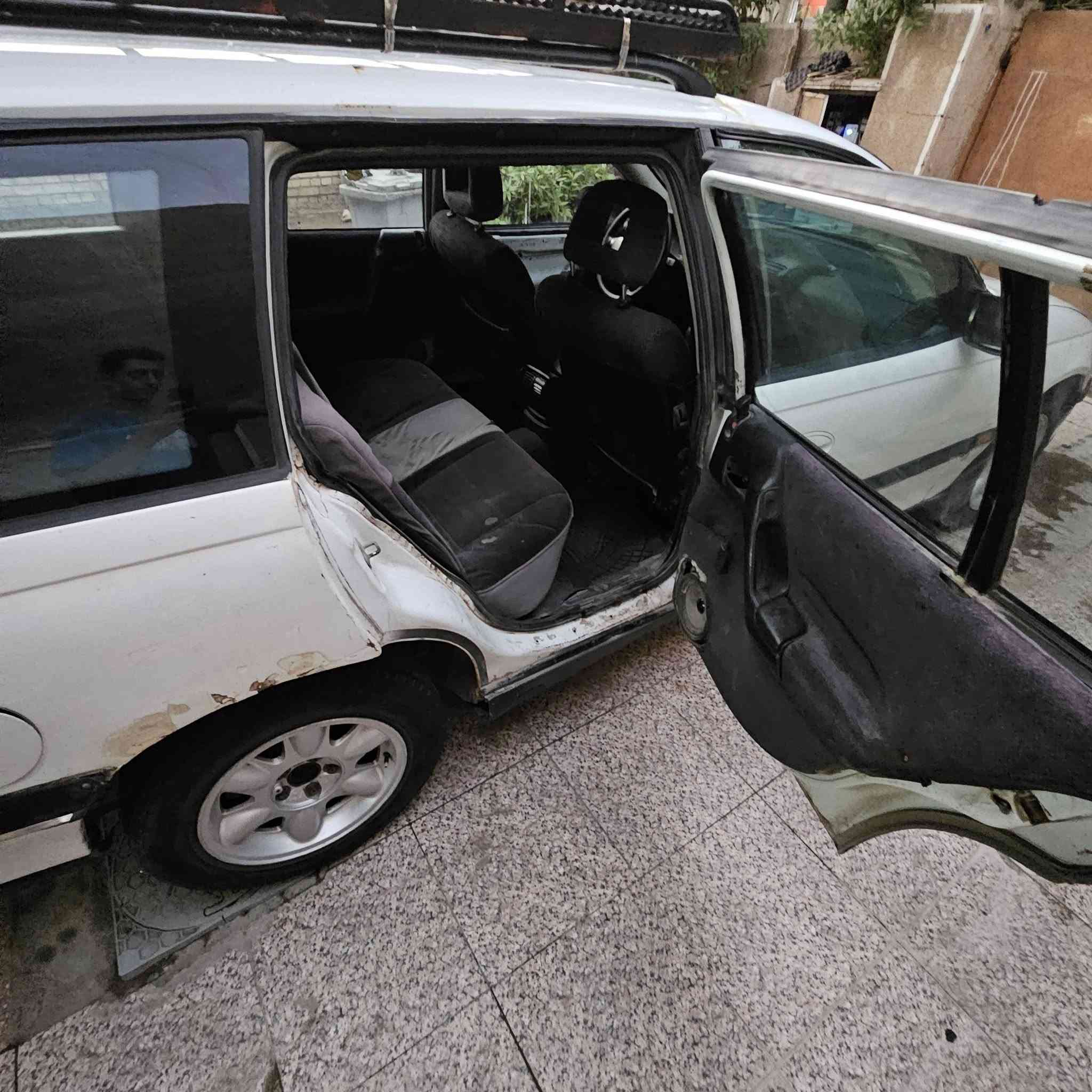 السلام عليكم
اوبل بزون ستيشن موديل 1996 محور VVT كير اوتوماتيك رقم بغداد انكليزي لسعر 45 ورقه وبيها مجال 
@***********
او راسلني خاص لتفاصيل اكثر
