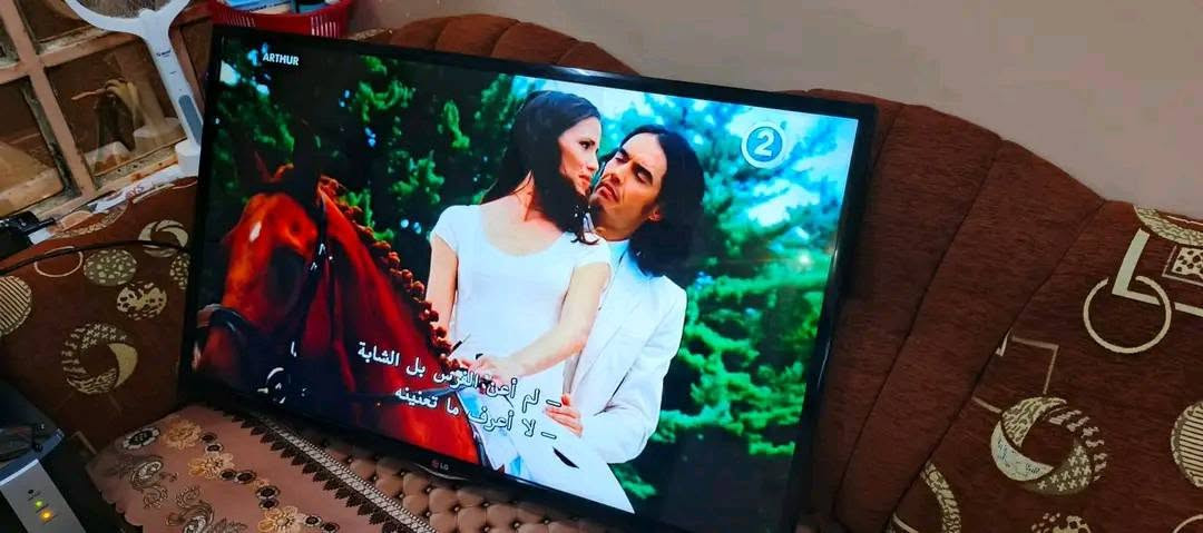 بلازمة للبيع Lg حجم 42 كوري الأصلي بينوا نيت شغال وايف شغال بس بينوا شخوط خفيفة بلجامة مالشاشة سعروا 160 بينوا مجال قليل
