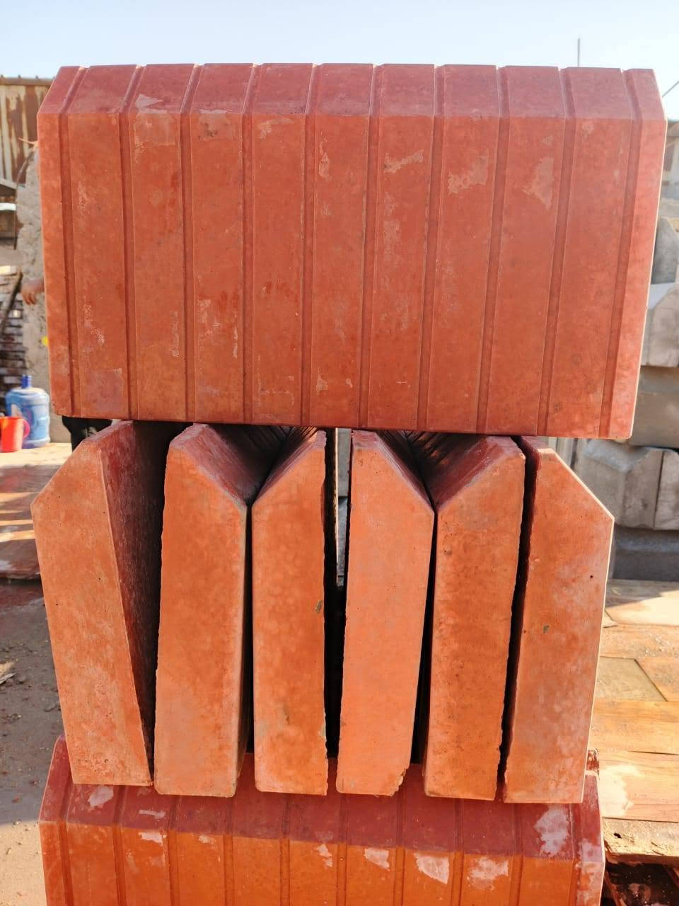يتوفر لديناشتايكر سطوح 3 ونص سم 80x80 و40x40 و40x60 وسواقي أمطار 50x35و50x25ارصف50x30 و20x50 مكاني حله الحي الصناعي لدينا توصيل كافه المحافظات للاستفسار على الرقم *********** اومرسلات الصفحة
