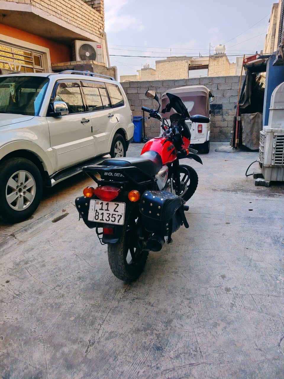 بوكسر 23 مرقم بغداد بأسمي  دراجه نضيفه مبدله بوشه وبستم شركه الجنط وياهة هدية دراجه مابيهة اي نقص  بالعافيه ع الياخذهة  رايدهة ب 2,250 مكاني بغداد الشعله ***********
