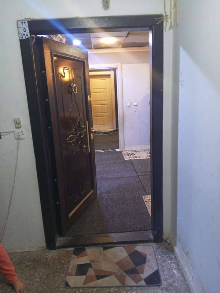شقة • نضيفه • شقق صدام شارع عام