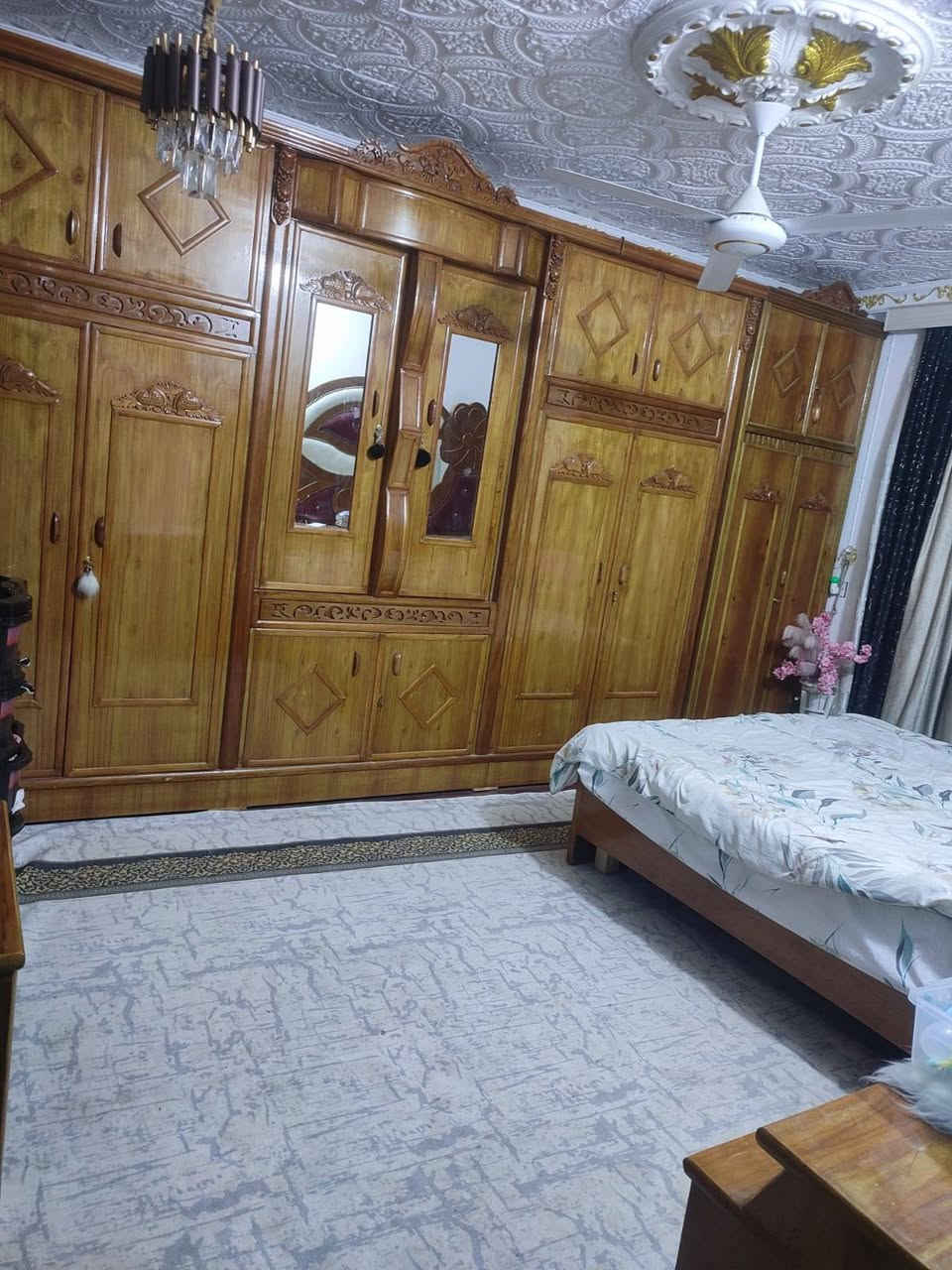 سلام عليكم
بيت طابو صرف مساحه 200  عنوانه حله حي العسكري يبعد على شارع30 
80متر 
يحتوى ع3غرف مطبخ استقبال صحيات جوه وبره لاستفسار وتساب ***********دار للبيع السعر 135 وبي مجاني بيع مستعجل
