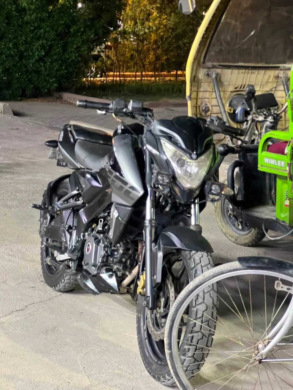 السلام عليكم بولسر ns200 دراجه خير من الله نكره بكل وقت حماوه انسه مكينه بلاد كلاجات خير من الله مرقمه بغداد بس راعيهه ماندله موجوده المكاتبه وسنويه ستنساخ مكاني بغداد الشعله السعر 2 وبيها مجال بسيط واتساب ***********
