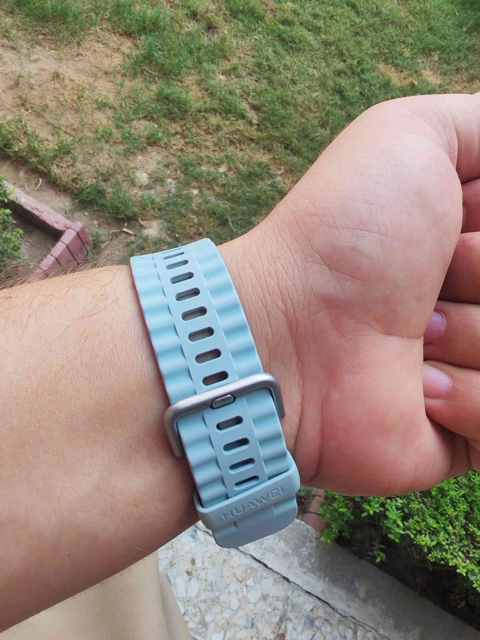 ساعة هواوي fit 4 pro لون سمائي
مع سيرين واحد مغناطيس والثاني الأصلي مال الساعة
 وكفر حافظة حماية مع ملحقات كاملة
بغداد ويوجد توصيل
نظافة 98 % بسعر ١٦٥ نهايتة
للاستفسار راسلني عالفيس
او *********** واتساب و اتصال
