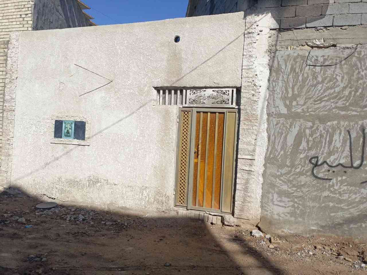 السلام عليكم
بيت للبيع 50 متر يحتوي صحيات وصالة وغرفة كبيرة بيت صغير ثاني بيت عن ركن مقابل سيد منذر المنطقة تبليط  صايرة نهاية شهداء ثالثة خدمات كاملة الجيران زينين تصوير قديم سعر 29 وبي مجال بسيط ***********
