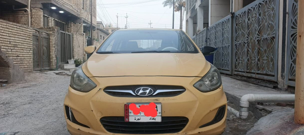 من رخصت الادمن اكسنت موديل ١٣ بأسمي يرادله 5 ورقات بيه صدر وكارت ستيرن وفريز تبريد غير هذا مابيه أي نقص مكينه وكير جيد جدا سعره 65 وبيه حك الجيه مكاني الدوره *********** للعلم مكينه ١٦٠٠ قطرتين
