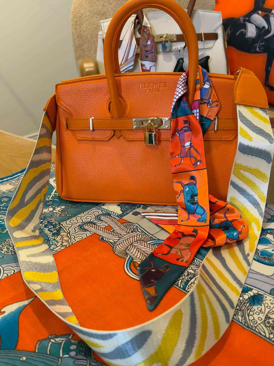 new collection bags and scarves 🍁🍂🎃🥭🐎🎠🏇🐴

توفرت تشكيلة رااااقية وجميييييلة من الحقائب والربطات 🎠🏇🏿🎠😍🤎✨🍁🧡

كوالتي جداااااا جدااااا عااااالي وفخم يليق بزبونات @boutique__nelly 🥰🦋🍂🪄

العدد جدا محدود 

ملاحظة بروش الحصان متوفر ايضا 🎠🎠

للأستفسار يرجى مراسلة الصفحة دايركت🍁🍂✨🥰🎃

يوجد توصيل 🚚 سريع إلى جميع أنحاء العراق 🇮🇶 

#حجاب #ربطات_نسائيه #bag #explorepage

