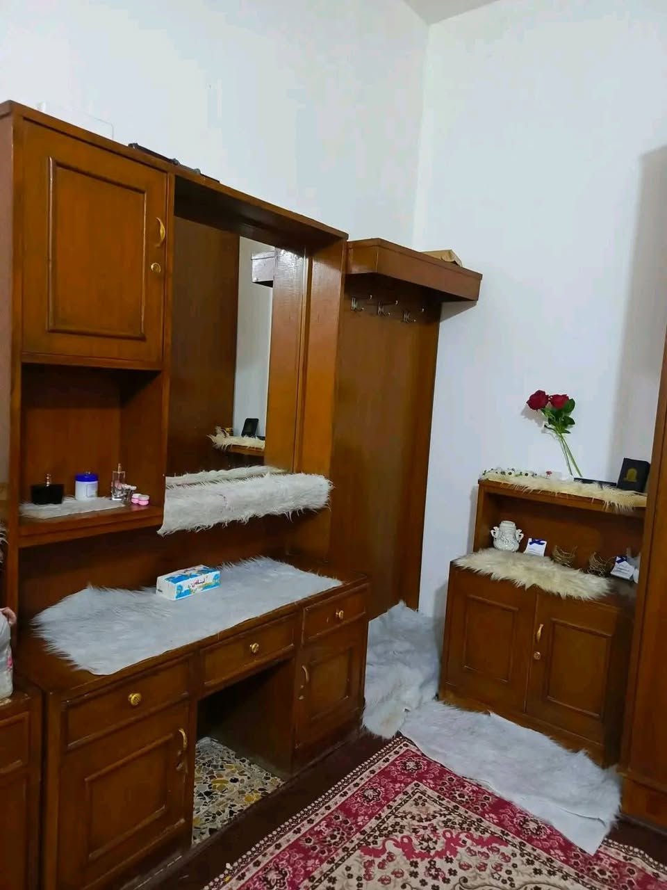 غراض لبيع صاج كنتور وكومديات وميز مرايه وزاويه.. تصال بل رقم 📱بي وات ساب بغداد دوره ***********
