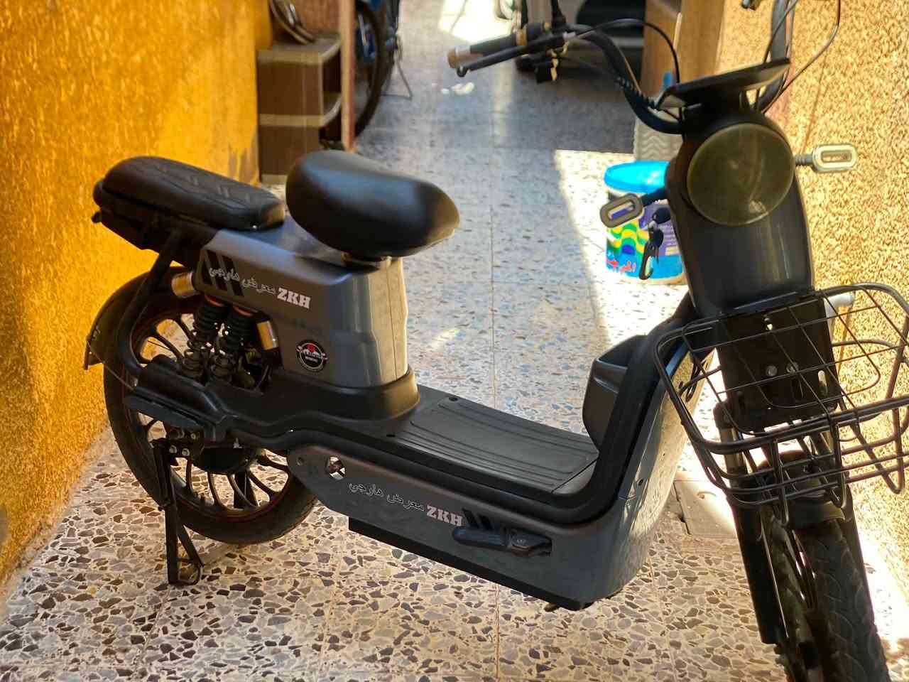 دراجه شحن ليثيوم 
مو بطاريه ليثيوم جديده امانة الله ورسوله كلشي ما مبدل بيها 
ما بيها اي نقص  شغل واطلع ما توكف ابد والله 
رقم الهاتف:*********** 
بغداد الكمالية

