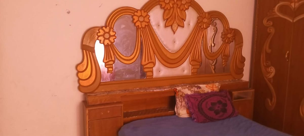 السلام عليكم اخوان غرفة اخشاب صاج السعر ٣٥٠مع توصيل وشد وتلميع مكاني شهربان جسر عوني ***********
