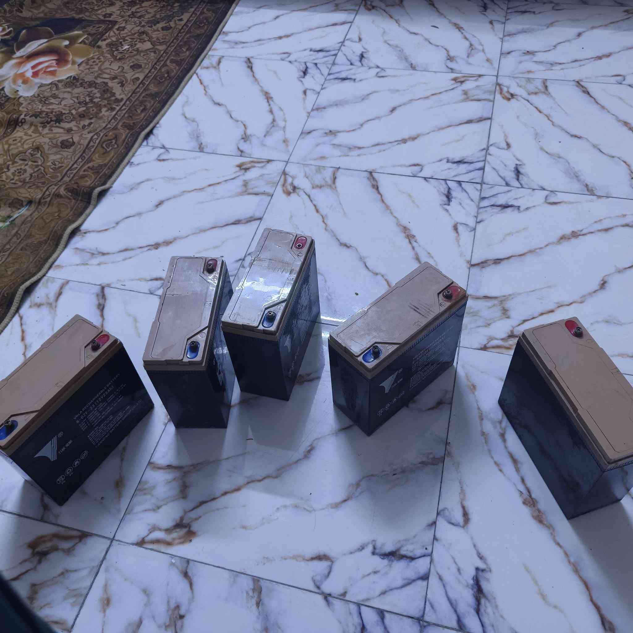 السلام عليكم بطاريات شحن عدد خمسه للبيع نضيفه مكان بغداد ***********

