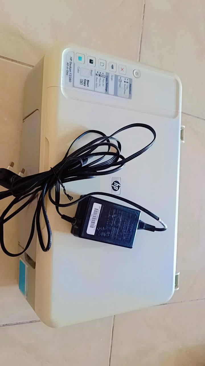 اخوان عندي هاي طابعة hp ممستخدمهة غير شهر اريد ابيعهة لان محتاج بس حاطهة بل بيت هاذا رقمي ***********

