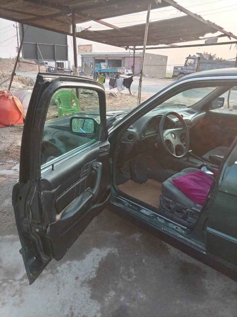 السلام عليكم مدير عندي بي ام للبيع موديل 95 525 عايز حداديه صبغ ودعاميات تخم تاير العنوان النجف والسعر 45 بها مجال***********
