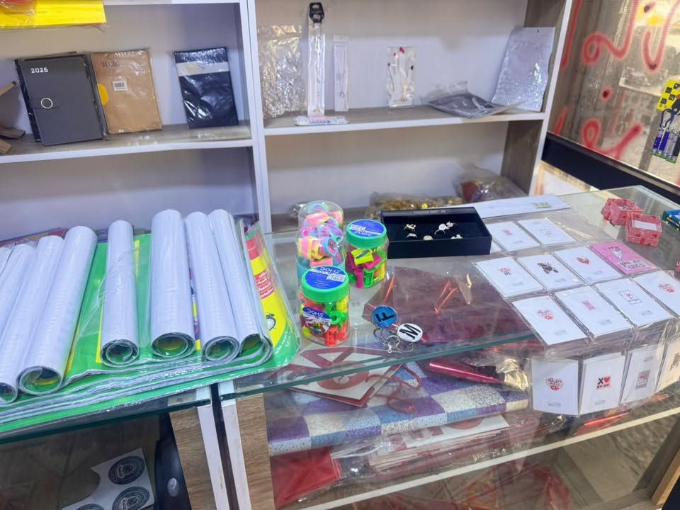 غراض مكتبة واستديو كاملة للبيع او بيع المحل مشروع جاهز 

ما ابيع بالتجزئة فقط كل الأغراض 

تشمل اعلان ضوئي احترافي 
واعلان مثلث ارضي 
٤ فاترينات
٣ فاترينات ارضي زجاج  

جهاز استنساخ كانون ٣٤١٠ و كانون ٣٥٣٠ i نضيفات ومستعملات قليل 
اضائات godox MS300 لصور المعاملات 

جهاز كبس حراري 

كتر صور

جام خان صغير

سبلت ارضي

والمسواك اجردة وبيع بسعر الجملة   

العنوان بغداد الدورة 

للاستفسار عن طريق الخاص*********** @الجميع
