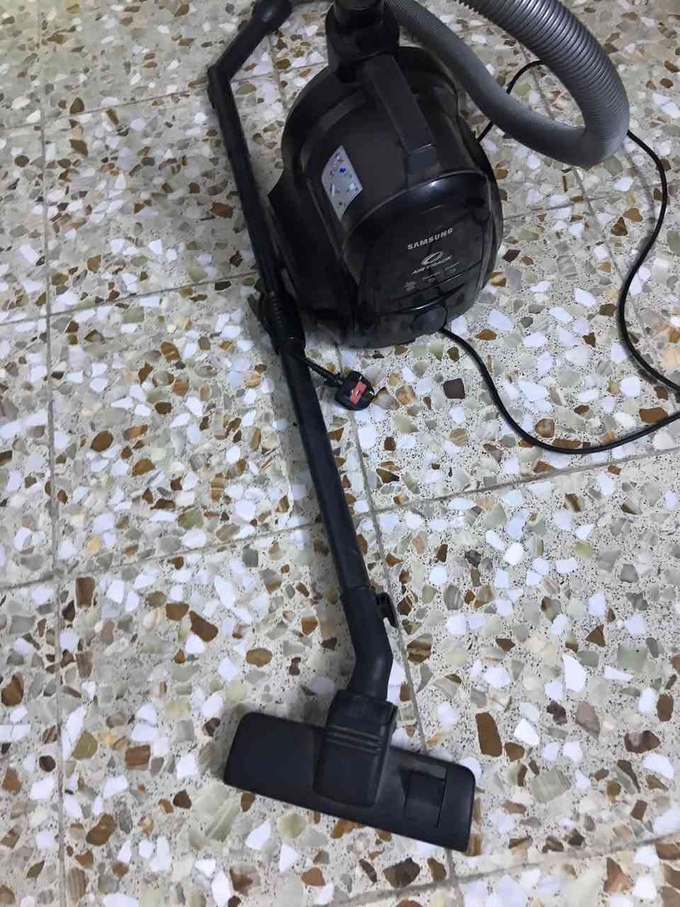 السلام عليكم مكنسه كهربائية سامسونك ارقة نوعية وسريعة مكاني البياع تقاطع درويش0778355595 سعرها مناسب
