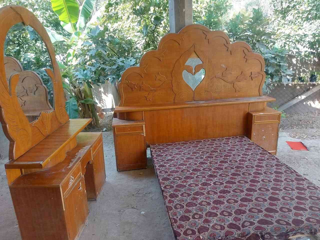 السلام عليكم جربايه وتاجه وميز تواليت بس يرادلهن ترتيب المكان حله قرب سيطرة الآثار
***********
