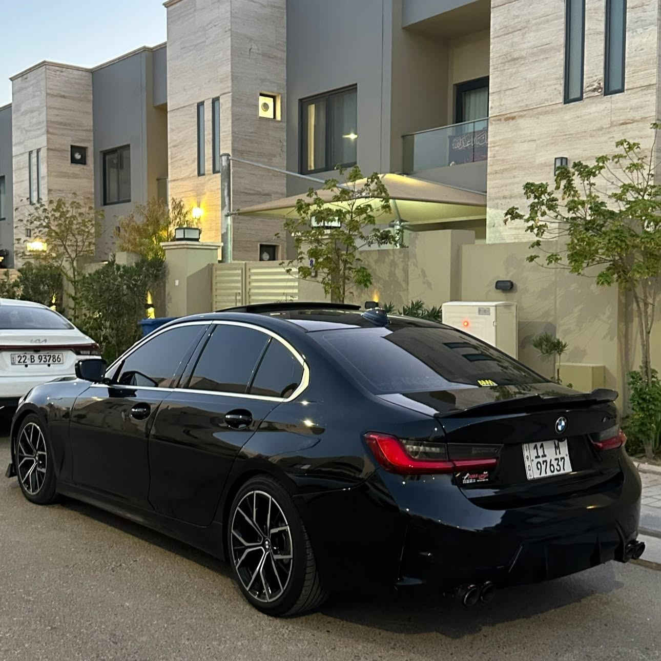 السلام عليكم للبيع او مراوس 
BMW 330 M Kit 
موديل 2019
ماشية 67 
 كت كامل 2023 M 
تخم وياله وتايرات  مودل 23 M 
شاشه دجيتل  
اناره ترحيب باليدات ومري 
سلايد.
بصمه 
رادر امامي خلفي 
شاشه جبيره ماوس 
كشن جلد تدفئه 
لد داخلي متغير بلادي 
لايت امامي  ليزر 
دفيوز خلفي رباعي 
السياره جاهزه بدون اي مصرف 
 
كامله السياره بسمي تحويل مباشر 
حادثها جنطه وجاملغ خلفي وبالعراق باب وجاملغ  
وبيها مكانين بارد ايرباك طاك 
صور السونار والحادث بلمنشور 
عنوان السياره المنصور 
للاستفسار 
*********** 

‭***********‬
