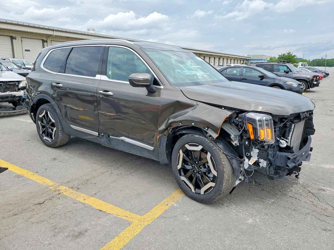 🚨 مزاد مباشر قريباً – حجز مسبق مع مكتب العميري 🇺🇸⚡
​🎯 سيارة معروضة للمزاد الأمريكي القادم!
​🚗 السيارة: [KIA TELLURIDE]
📅 الموديل: [2025]
🔑 رقم الشاسي (VIN): [5XYP6DGCXSG693032]
🛠️ تفاصيل الحادث: موضح بالصور
⚙️ المواصفات:
 محرك 6
​ الفئة S
📟 العداد: [13,214 mi]
​⏰ تاريخ ووقت المزاد: [ يوم الثلاثاء2026/8/11 - الساعة 5:00 مساءً]
💵 السعر التقديري الشراء : [حسب سعر المزاد]
​📌 تكدر تدخل معانا بالمزاد وتحدد السعر بنفسك!
​📲 للمشاركة بالحجز أو الاستفسار عن تفاصيل المزاد التواصل معنا:
📞 *********** (اتصال + واتساب)
​📍 مكتب العميري - نشتريلك من المزاد المباشر ونوصلها لباب بيتك
📍 العنوان : القيارة \ قرب جسر القيارة \ مقابل معرض الشهيد ابو زوبع
