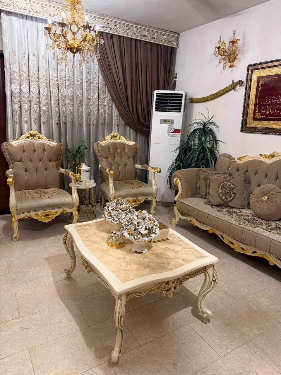 السلام عليكم
تخم تركي عشر مقاعد نظيف السعر ٩٠٠ وبي مجال
***********
