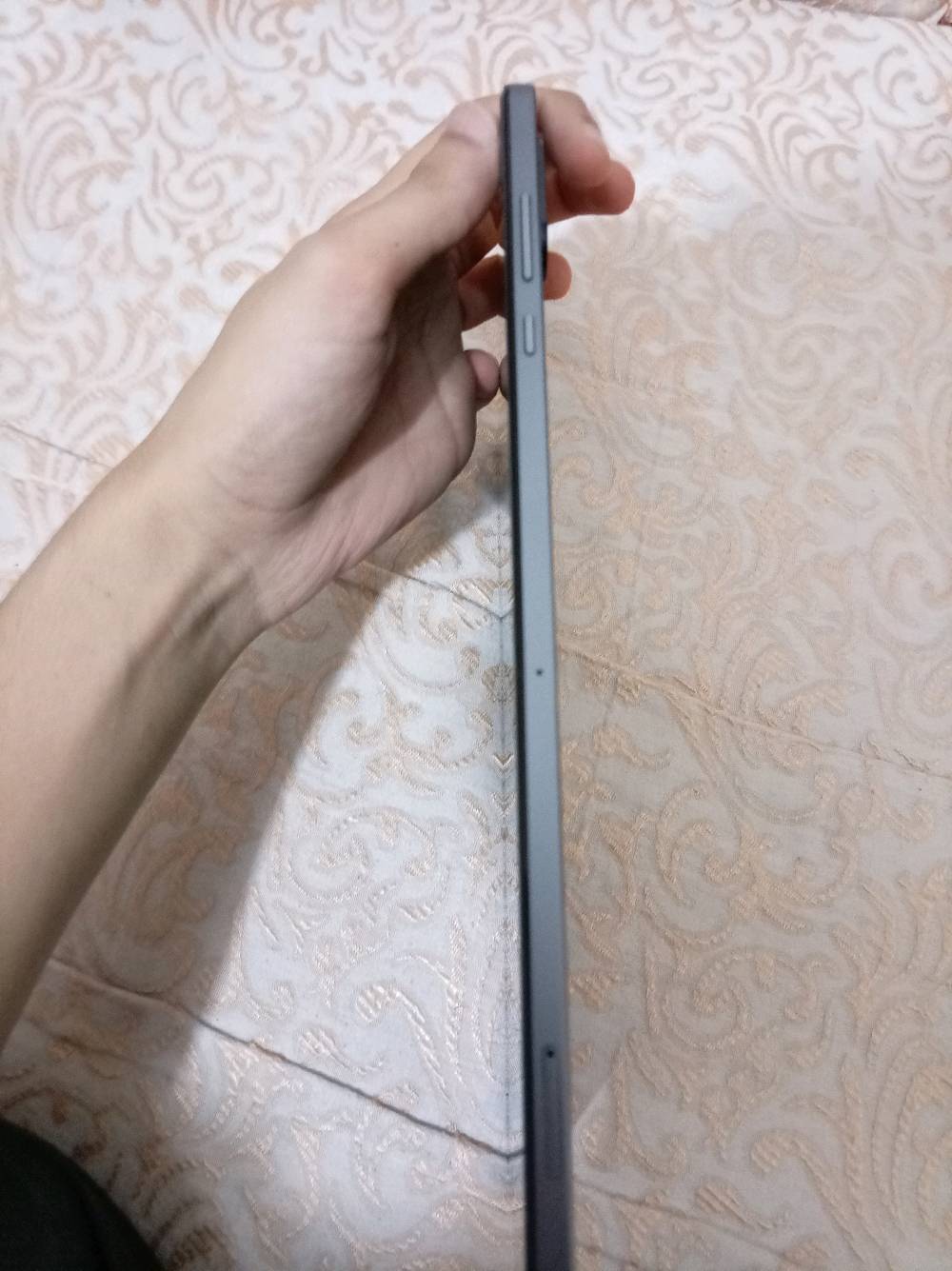 📱 للبيع: تابلت HONOR Pad X8a
استخدام شهر تقريباً ضرر بسيط بالكارتون بس كامل ملحقات
✨ المواصفات:

- 🖥️ الشاشة: 11 إنش بدقة FHD+
- ⚡ المعالج: Snapdragon 680 ثماني النواة
- 💾 الذاكرة الداخلية: 128GB
- 🚀 الرام: 4GB
- 🔋 البطارية: 8300mAh
- 🤖 نظام التشغيل: Android 16
- 🔊 4 سماعات لصوت واضح ومميز
- 📸 الكاميرا الأمامية والخلفية: 5MP
- 🔌 منفذ شحن Type-C
- 🎨 اللون: رمادي

✅ مناسب للدراسة، ومشاهدة الأفلام، والتصفح، والاستخدام اليومي.
السعر بي مجال للطيبين
مكاني بغداد العبيدي تجي تفحص وتاخذه